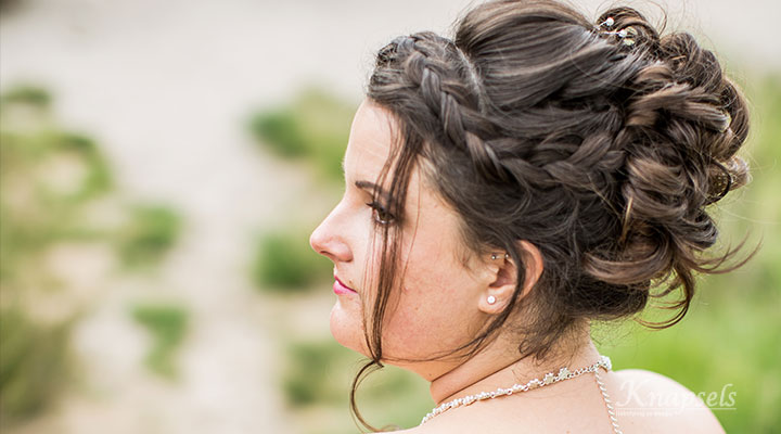 Knapsels-cora-side-hair